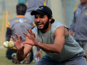 شاہد آفریدی سمیت 8 کھلاڑیوں نے نیشنل کرکٹ اکیڈمی میں پریکٹس کا آغاز کیا (تصویر: AFP)