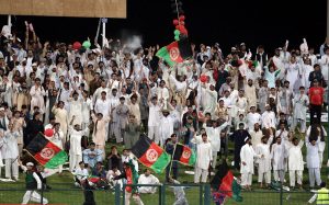 افغانستان کی حوصلہ افزائی کے لیے شارجہ میں ہزاروں افغان تماشائی موجود تھے (تصویر: ICC)