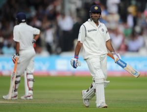 دھونی ان مایوس کن مناظر کو بھلا دینا چاہیں گے، جب بھارت کو انگلستان کے خلاف کلین سویپ ہوا تھا (تصویر: Getty Images)