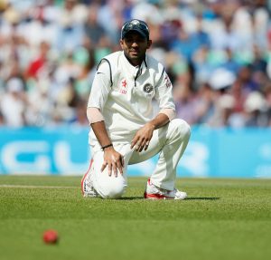 بھارت کی بیٹنگ اور باؤلنگ میں بدترین کارکردگی کی جو کسر رہ گئی تھی وہ مایوس کن فیلڈنگ نے پوری کردی (تصویر: AP)