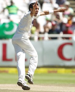 عمر گل نے آخری ٹیسٹ فروری 2013ء میں کھیلا تھا، اس کے بعد سے گھٹنے کی تکلیف کا شکار ہیں (تصویر: Getty Images) 