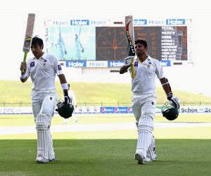 مصباح الحق اور اظہر علی نے صرف 102 گیندوں پر 141 رنز کی ناقابل شکست شراکت داری قائم کی (تصویر: Getty Images) 