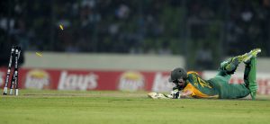 گزشتہ عالمی کپ کے کوارٹر فائنل میں ڈی ولیئرز کا رن آؤٹ فیصلہ کن موڑ ثابت ہوا تھا اور جنوبی افریقہ شکست کھا گیا تھا، اب کپتان کی حیثیت سے ڈی ولیئرز اس غلطی کو مٹانا چاہتے ہیں (تصویر: AFP) 